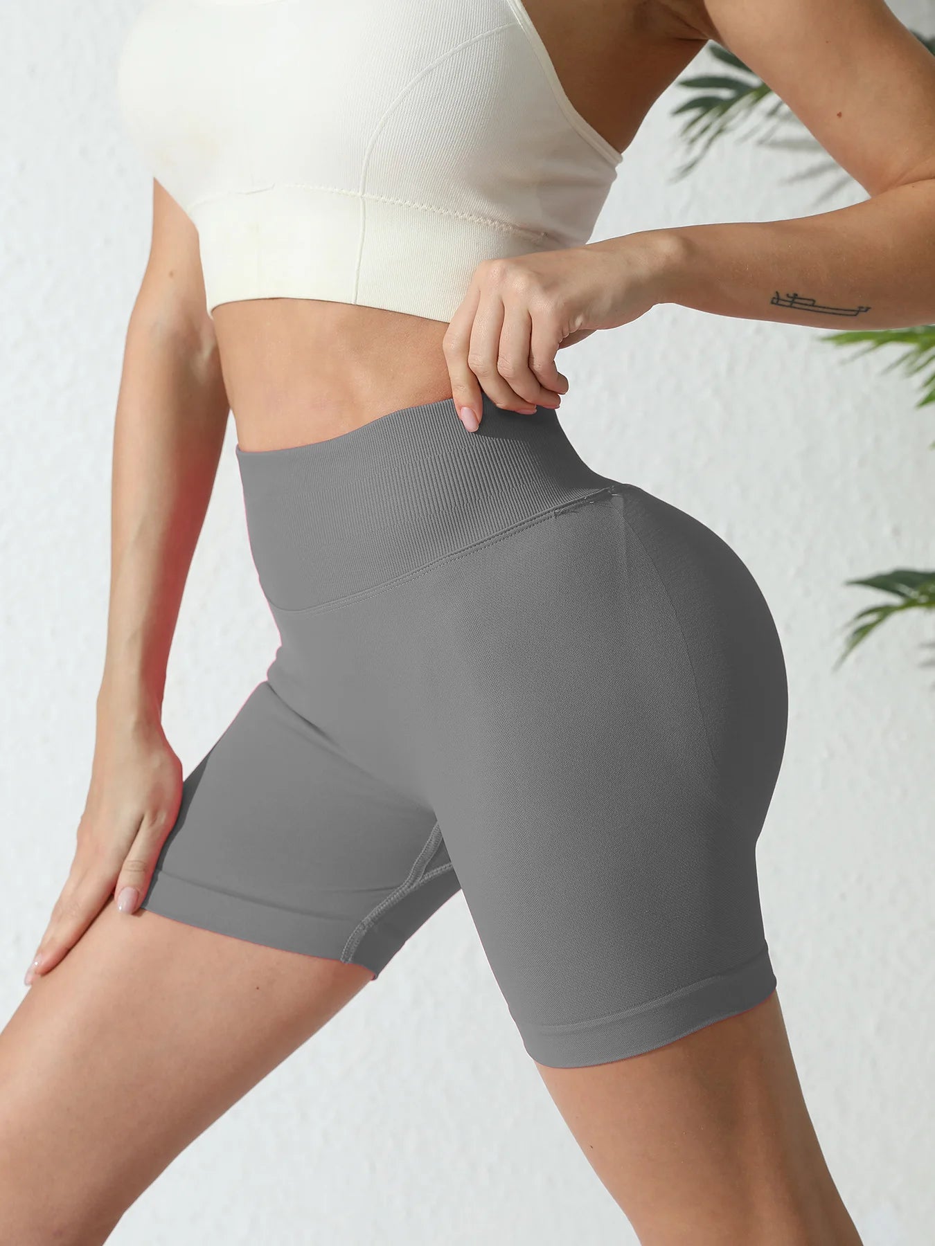 SHORT FITNESS FEMININO CINTURA ALTA SEM COSTURA LEVANTA BUMBUM